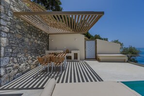 Villa | Outdoor dining
