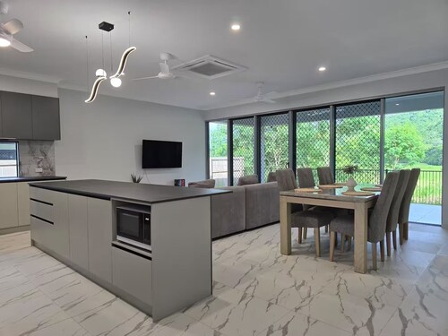 41RedPebble Brand New 2 Bedroom Villa in Redlynch Cairns QLD
