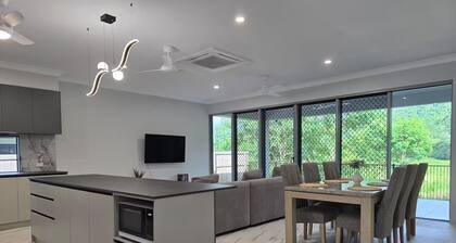 41RedPebble Brand New 2 Bedroom Villa in Redlynch Cairns QLD