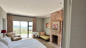 1 habitación, tabla de planchar con plancha y ropa de cama