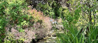 Warm & Welcoming Cottage - Your Perfect Getaway
