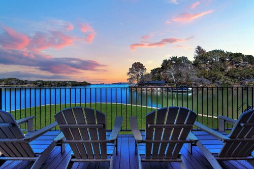 Sunset Point-Sleeps 22, Kayaks, & Sunset Views!