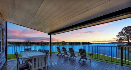 Sunset Point-Sleeps 22, Kayaks, & Sunset Views!