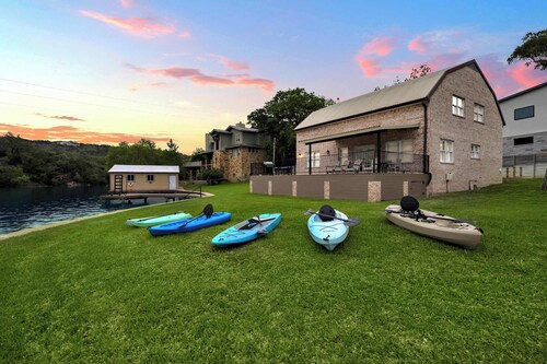 Sunset Point-Sleeps 22, Kayaks, & Sunset Views!