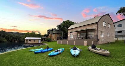 Sunset Point-Sleeps 22, Kayaks, & Sunset Views!