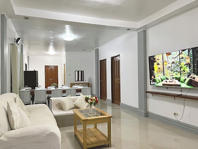 Ivory Bloom - Spacious 4-BR w/ WiFi, AC, Large Space in Puerto Princesa, Palawan