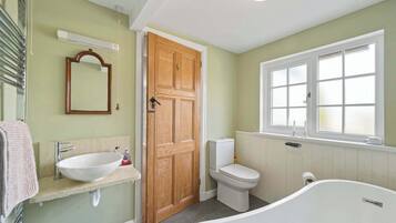 Douche, sĂšche-cheveux, serviettes fournies