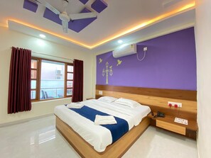 ห้องดีลักซ์ | โต๊ะทำงาน, Wi-Fi ฟรี