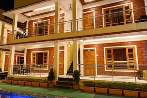 ด้านหน้าที่พัก