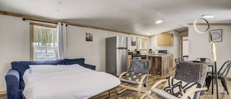 3 bedrooms, travel cot, WiFi, bed sheets