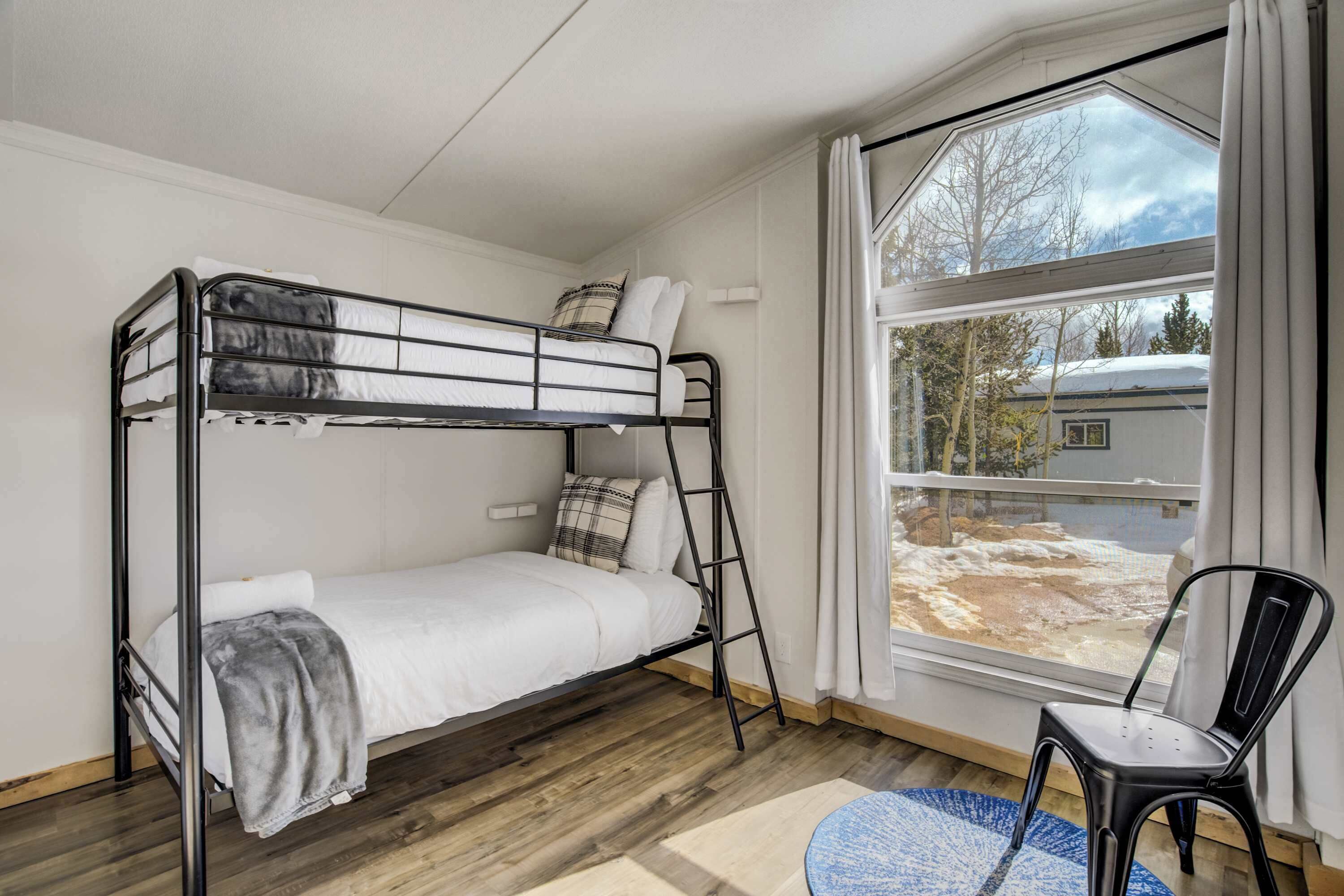 3 bedrooms, travel crib, WiFi, bed sheets