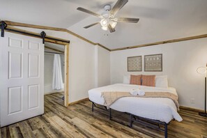 3 bedrooms, travel crib, WiFi, bed sheets