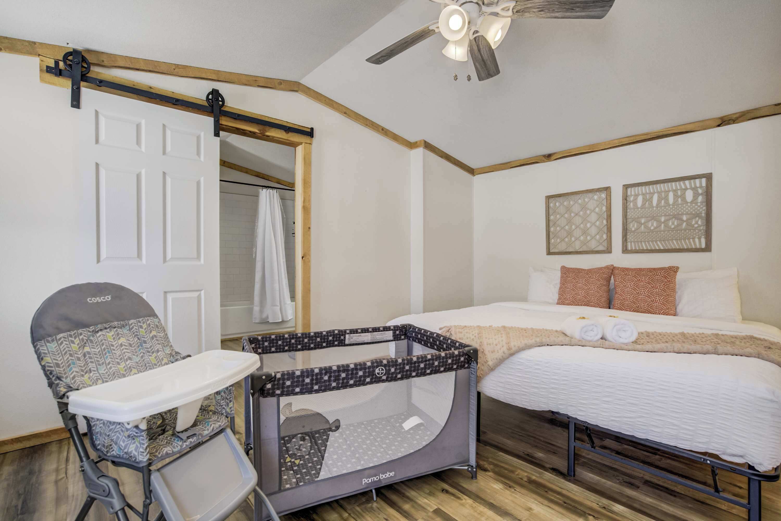 3 habitaciones, cuna de viaje, wifi y ropa de cama 