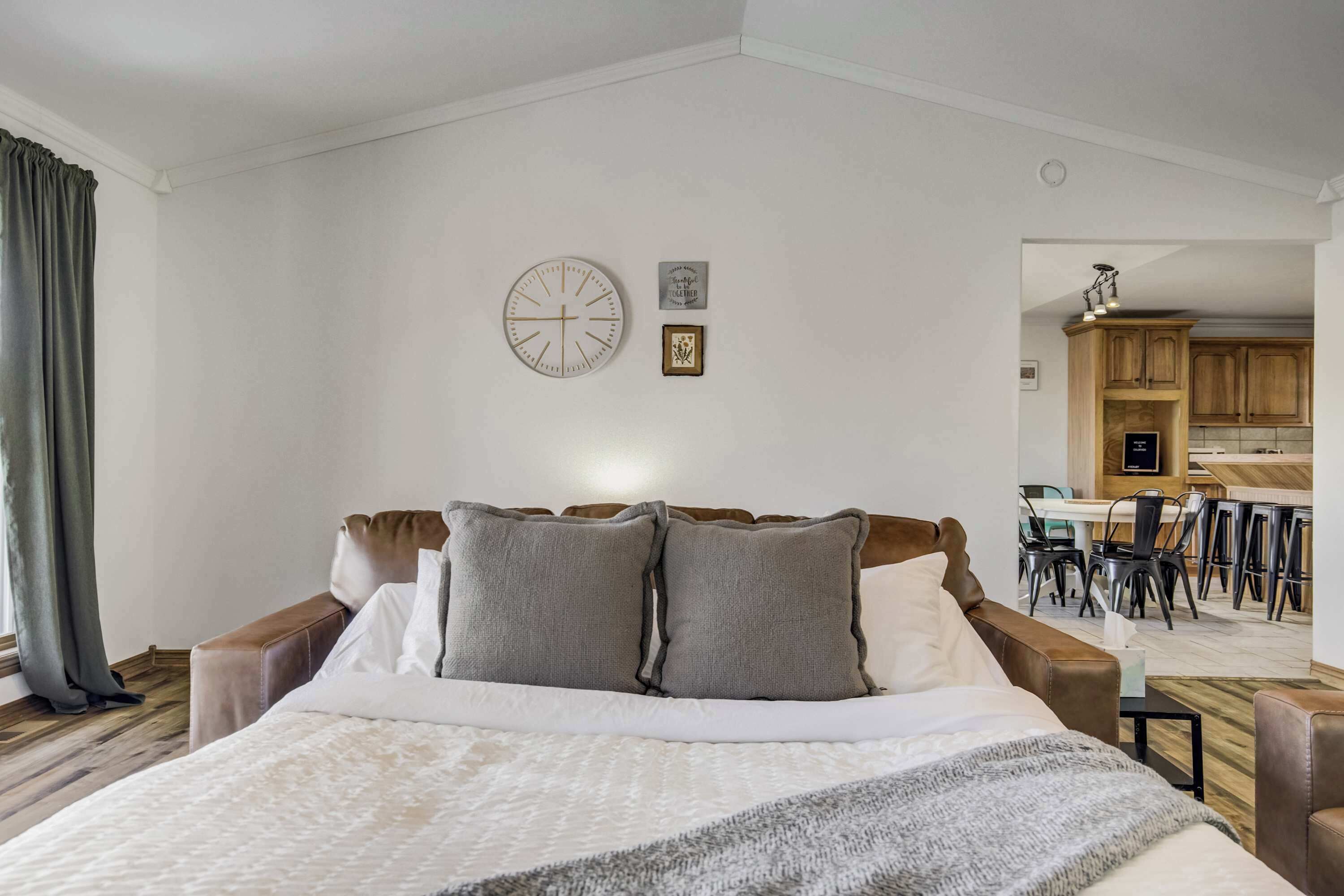 3 chambres, bureau, lit de bébé portatif, Wi-Fi