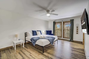 3 bedrooms, desk, travel crib, WiFi - Rustic Outlaw! Mountain Escape w/ Scenic Views (Cripple Creek)
