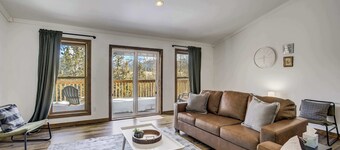 Rustic Outlaw! Mountain Escape w/ Scenic Views