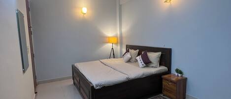 3 Schlafzimmer, BĂŒgeleisen/BĂŒgelbrett, WLAN, BettwĂ€sche