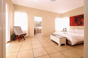 3 chambres, fer et planche à repasser, Wi-Fi, draps fournis