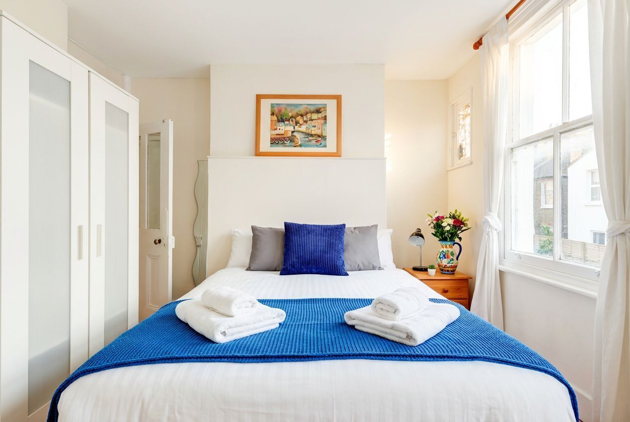 2 bedrooms, iron/ironing board, internet, bed sheets