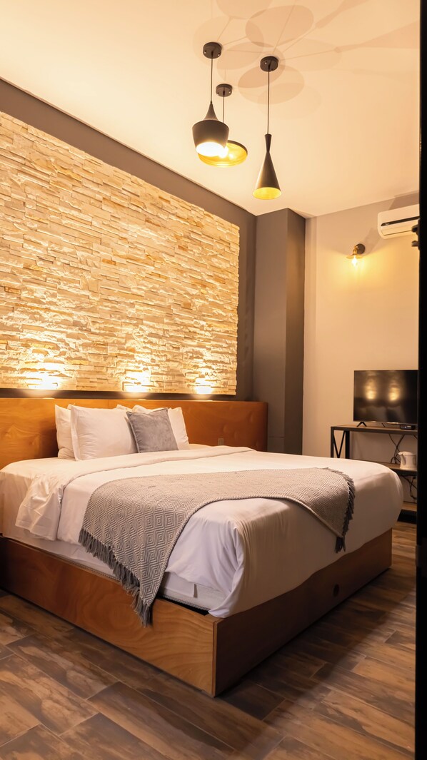 1 habitación, escritorio, tabla de planchar con plancha y wifi 