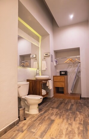 Dusche, Haartrockner, HandtĂŒcher