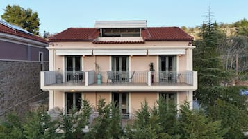 Fachada del alojamiento - Noche