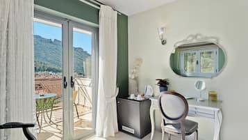 Deluxe Double Room, Sea View | Free minibar items, desk, soundproofing, free WiFi