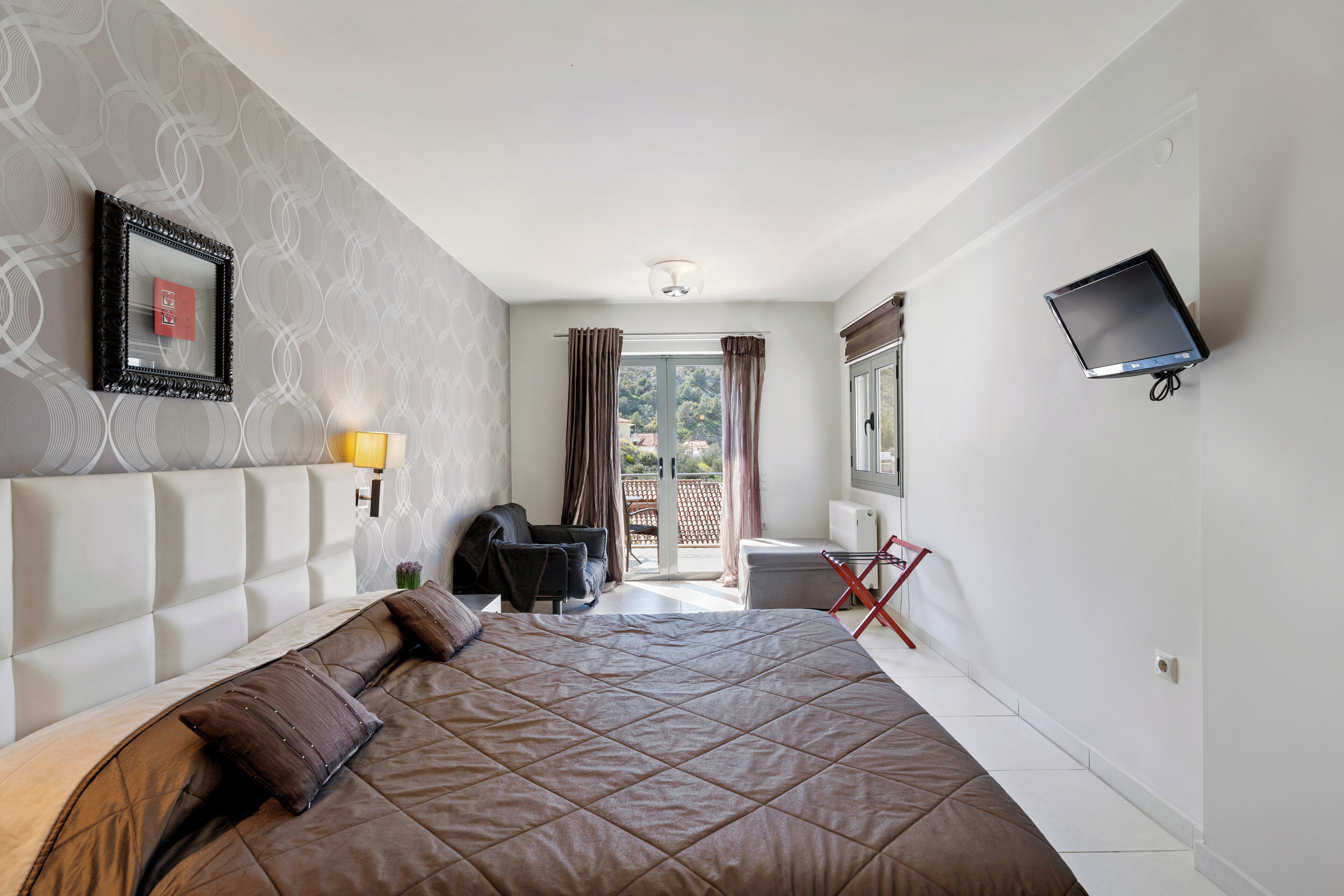 Superior Twin Room, Sea View | Free minibar items, desk, soundproofing, free WiFi