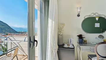 Deluxe Double Room, Sea View | Free minibar items, desk, soundproofing, free WiFi