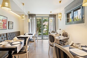 Free daily continental breakfast  - Aerinon Guesthouse (Nafplio)