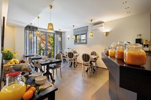 Free daily continental breakfast