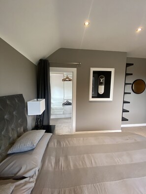 2 bedrooms, bed sheets