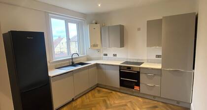 Cosy, Luxury Stay | Balcony, Garden & Driveway. Scotland's Central Belt.