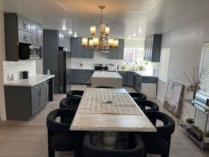 Dining - Elegant Midtown 4BR w/ Private Pool | 8 mins to Downtown (Phoenix)