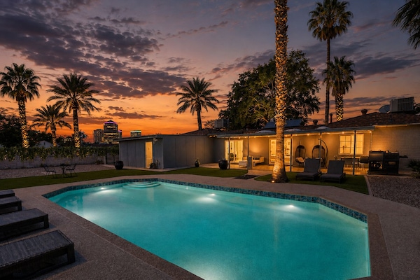 Dreamy luxury retreat hidden in the historic Country Club district. Walking distance to Midtown Phoenix and minutes away from hotspots like Chase Field, Heard Museum, Downtown Phoenix, Mortgage Matchup/Footprint Center, and more.