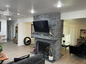 Smart TV, fireplace - Spacious 4-bedroom house in the historical district of downtown Phoenix (Phoenix)