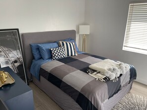 Room - Elegant Midtown 4BR w/ Private Pool | 8 mins to Downtown (Phoenix)