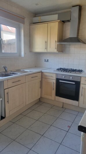 Biệt thự | Bếp riêng | Tủ lạnh, lò vi sóng, lò nướng, bếp nấu