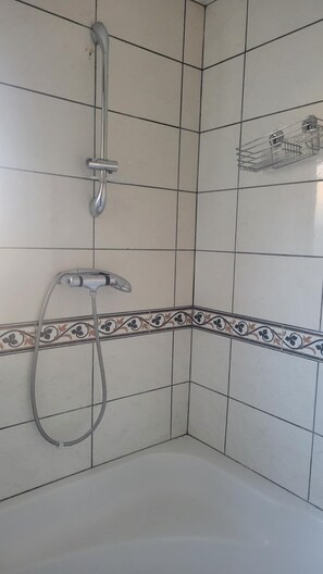 Biệt thự | Phòng tắm | Buồng tắm vòi sen, khăn tắm