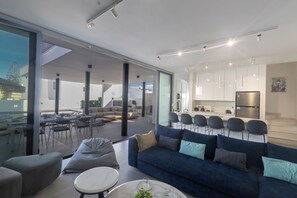 Villa, 4 soverom, privat basseng, hageutsikt | Oppholdsrom