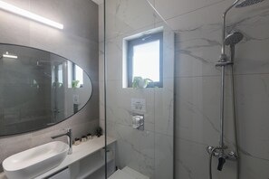 Villa, 4 Bedrooms, Private Pool, Garden View | Bathroom - Protaras Aqua Pearl Villa Aq18 (Paralimni)