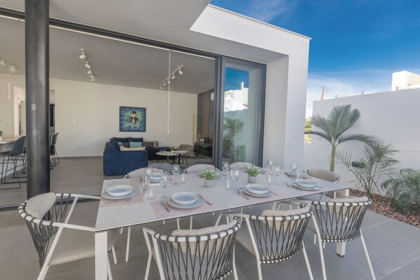 Villa, 4 Bedrooms, Private Pool, Garden View | Dining room