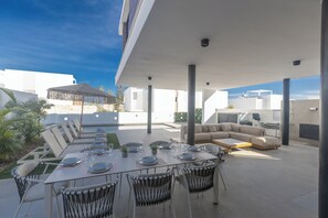 Villa, 4 Bedrooms, Private Pool, Garden View | Dining room
