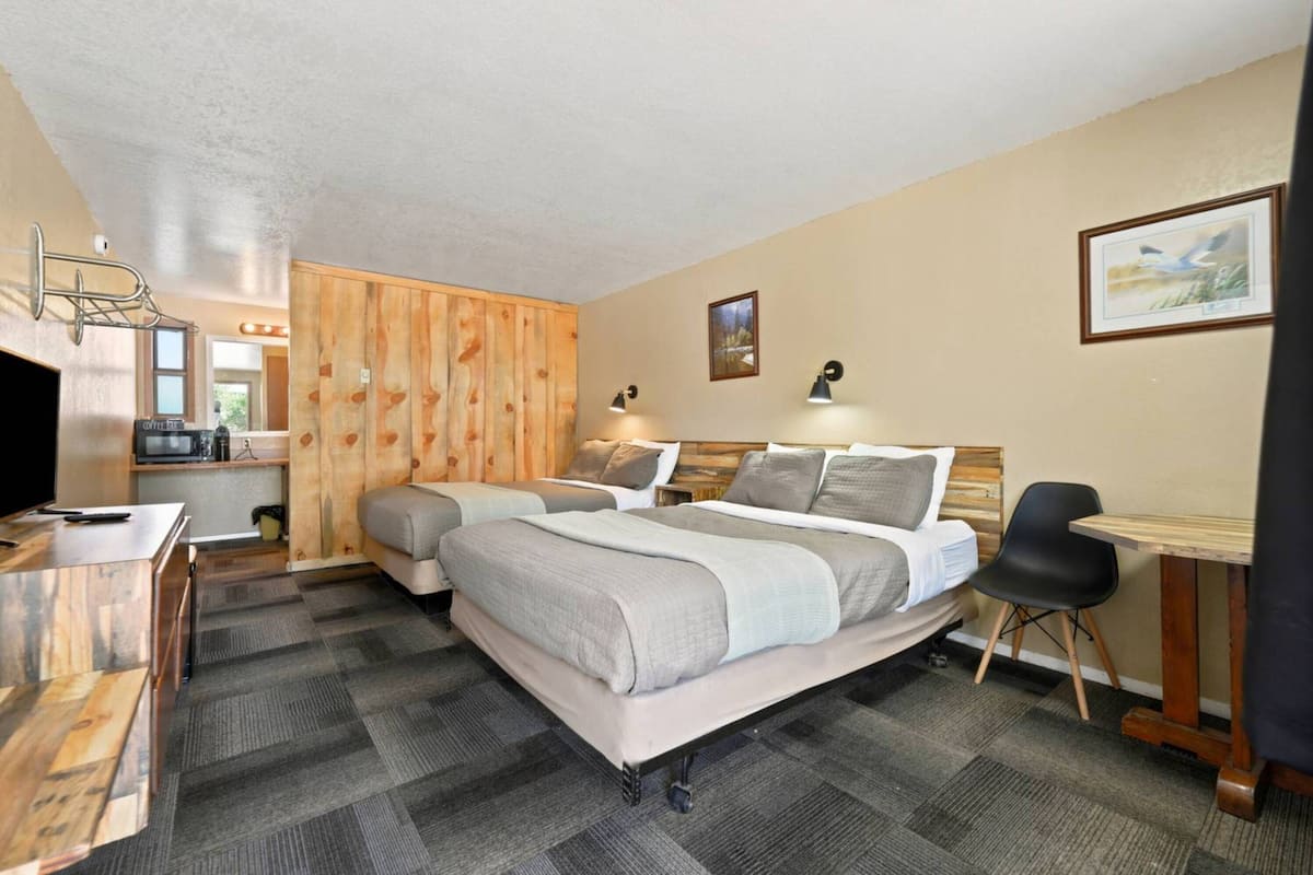 Free WiFi, individually decorated, individually furnished, bed sheets