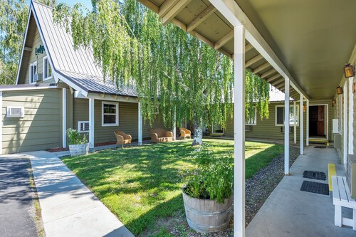 Birch Glen Hotel