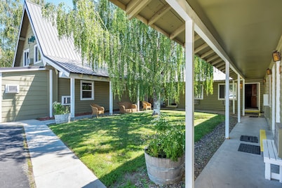 Birch Glen Hotel