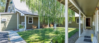 Birch Glen Hotel