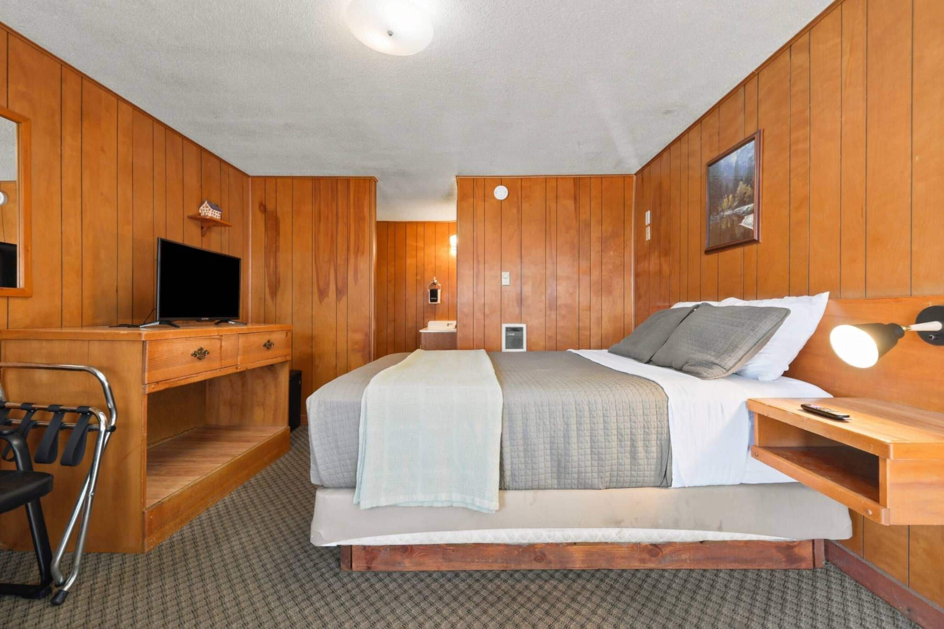 Free WiFi, individually decorated, individually furnished, bed sheets