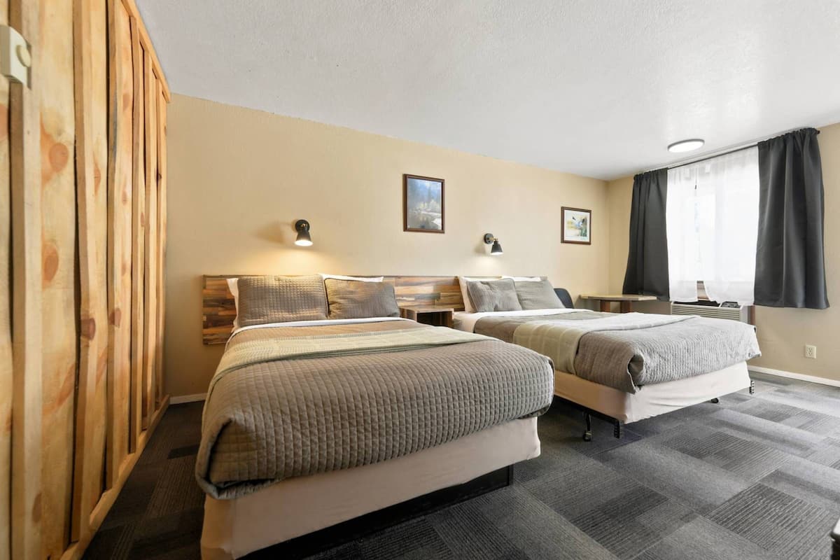 Free WiFi, individually decorated, individually furnished, bed sheets