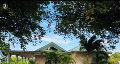 Gorgeous 3-bedroom house with WiFi in Cedar Valley Springs, next to Golf Course